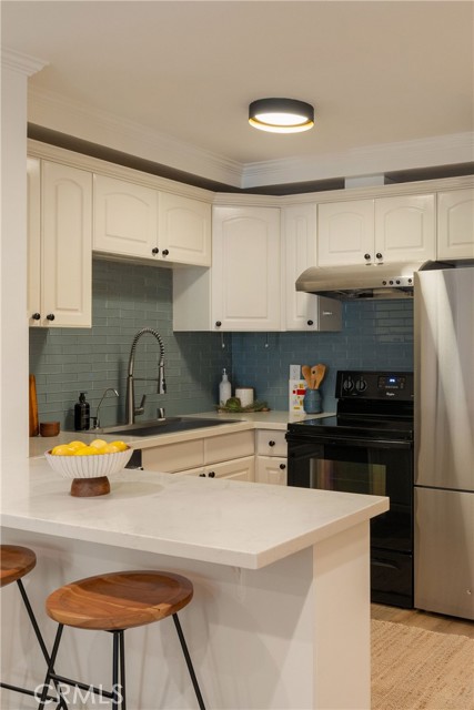 625 Flores Street, West Hollywood CA: https://media.crmls.org/medias/ee046142-d3ba-4452-9516-519639dfff52.jpg