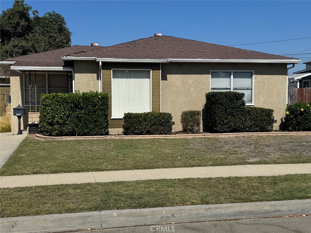 5837 E Gossamer