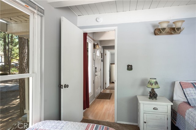 41747 Comstock Lane, Big Bear Lake CA: https://media.crmls.org/medias/ee050a5a-efe5-45eb-995d-d37121b9d71a.jpg