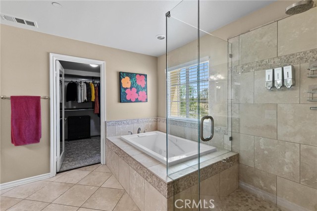 5381 Campania Way, Fontana CA: https://media.crmls.org/medias/ee051db8-3a11-45c9-9823-aef6ce7ffec3.jpg