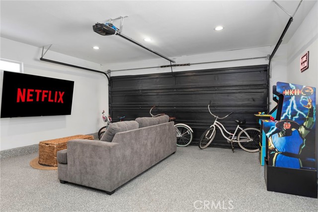 Detail Gallery Image 4 of 20 For 2214 Edna Dr, Santa Ana,  CA 92706 - 4 Beds | 3 Baths