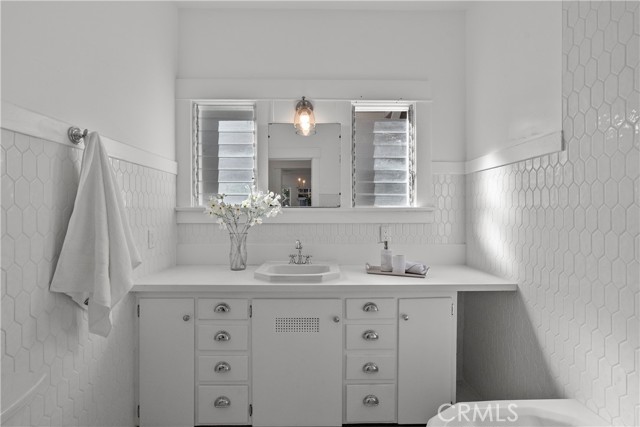 Detail Gallery Image 18 of 38 For 1337 W 49th St, Los Angeles,  CA 90037 - 3 Beds | 2 Baths