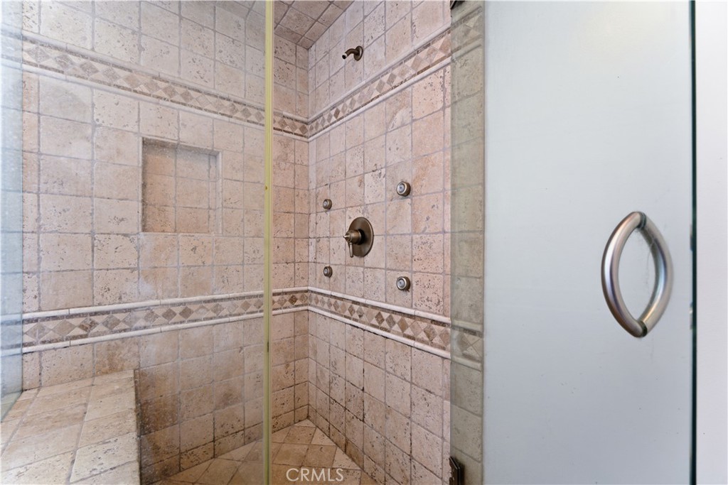 https://media.crmls.org/medias/ee06442e-f192-4be9-b0c7-8e9bc00471c1.jpg?preset=X-Large