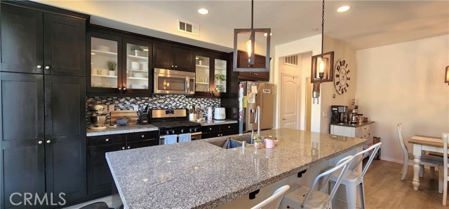 22013 Barrington Way, Saugus CA: https://media.crmls.org/medias/ee06ac35-8fd5-435b-bc67-a3ffd69b1f73.jpg