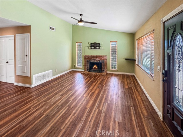Detail Gallery Image 5 of 37 For 4787 Boardwalk Dr, Riverside,  CA 92503 - 5 Beds | 2 Baths