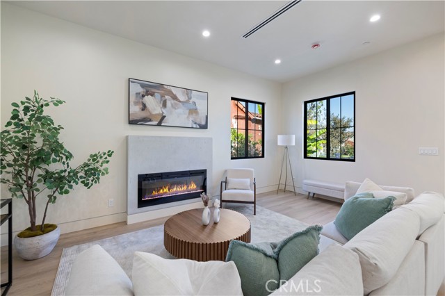 Detail Gallery Image 12 of 73 For 4026 Garden Ave, Los Angeles,  CA 90039 - 5 Beds | 4/2 Baths