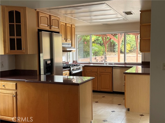 Detail Gallery Image 4 of 9 For 10116 Viking, Northridge,  CA 91324 - 3 Beds | 2 Baths