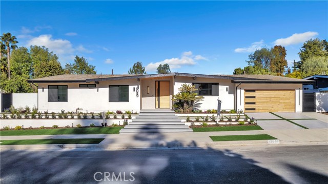 Detail Gallery Image 1 of 38 For 18829 Paseo Nuevo Dr, Tarzana,  CA 91356 - 4 Beds | 4/1 Baths