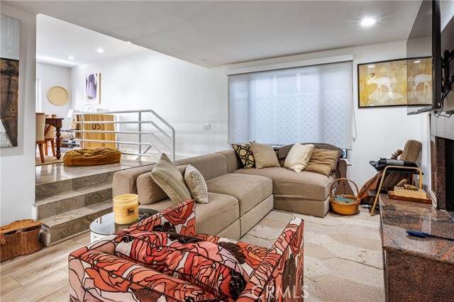 Detail Gallery Image 3 of 17 For 548 Agate St, Laguna Beach,  CA 92651 - 3 Beds | 3 Baths