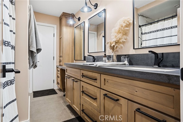 Detail Gallery Image 20 of 69 For 30861 Blackhorse Dr, Canyon Lake,  CA 92587 - 4 Beds | 2/1 Baths