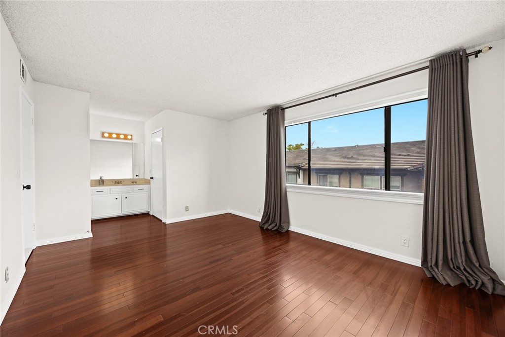 MLS #WS25243255 image #13