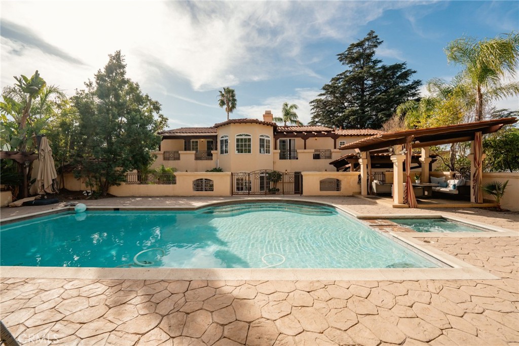 828 S Sunset Canyon — Spanish