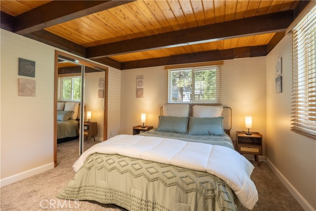 2395 Hunsaker Drive, Running Springs CA: https://media.crmls.org/medias/ee0a344a-c592-4115-b7c3-fc8fe727efdc.jpg