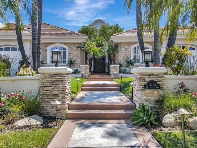Detail Gallery Image 1 of 1 For 19164 Briarfield Way, Tarzana,  CA 91356 - 4 Beds | 4/1 Baths