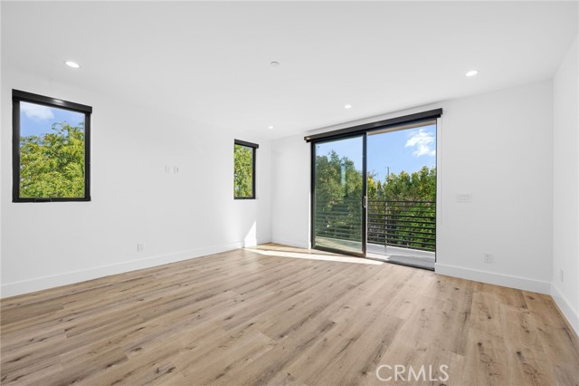 Detail Gallery Image 9 of 14 For 14525 Weddington St, Sherman Oaks,  CA 91411 - 4 Beds | 4/1 Baths