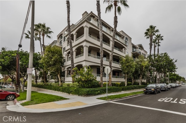 555 Maine Avenue, Long Beach CA: https://media.crmls.org/medias/ee0b89f7-d9a7-4c38-997f-ceb37fb0fb07.jpg