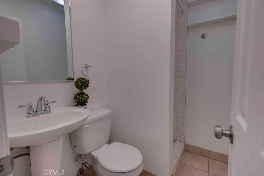 https://media.crmls.org/medias/ee0bbda3-ebba-4ee5-8005-ee2eff0bb095.jpg?preset=X-Large