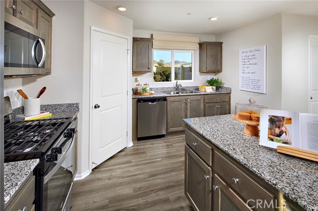 Detail Gallery Image 6 of 16 For 30667 Operetta St, Winchester,  CA 92596 - 3 Beds | 2/1 Baths