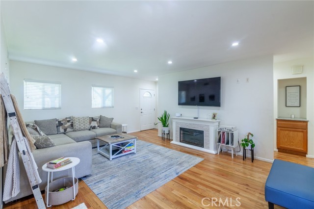 Image 2 of 34 For 10838 Burnet Avenue