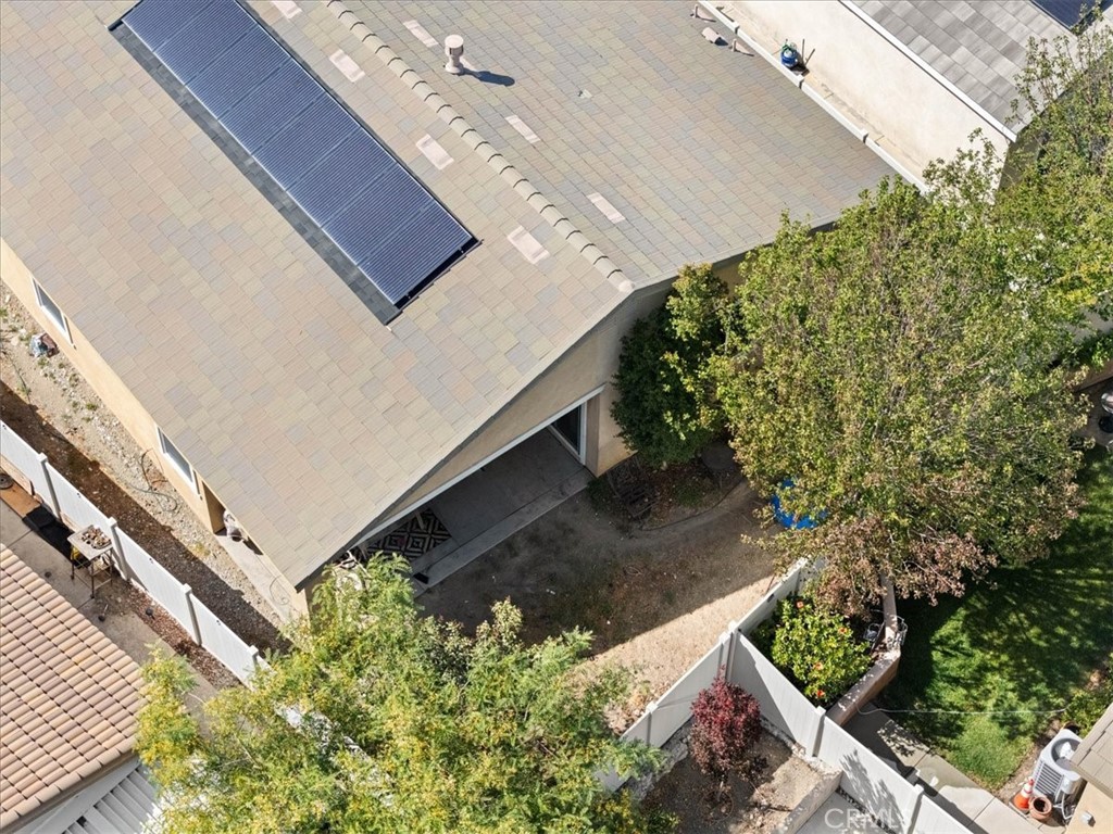 https://media.crmls.org/medias/ee0c6fb1-2876-4c3c-9fa8-da38853f8774.jpg?preset=X-Large