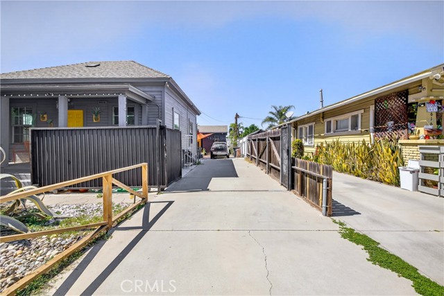 Detail Gallery Image 3 of 47 For 614 N Shelton, Santa Ana,  CA 92703 - 5 Beds | 2 Baths