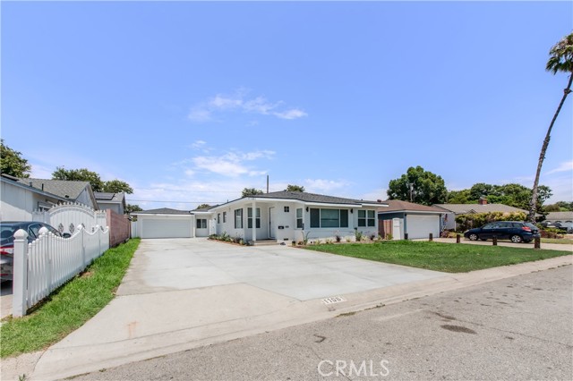 11081 Iris Drive, Garden Grove CA: https://media.crmls.org/medias/ee0d4a7c-1f07-492d-b0cb-98f11352c4e2.jpg