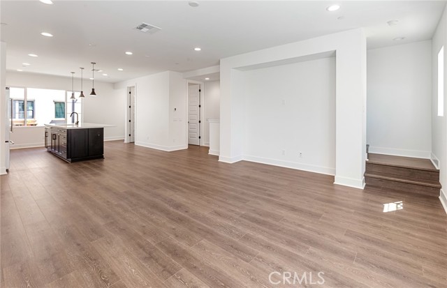 150 Bridle Drive, Burbank CA: https://media.crmls.org/medias/ee0e8b23-ac05-486a-9192-4e4deb692d0b.jpg