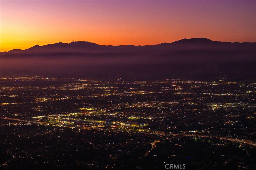 https://media.crmls.org/medias/ee0f20de-d105-46d1-837f-c964e1b5a093.jpg?preset=X-Large