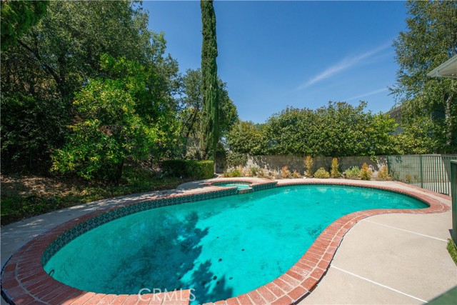 5819 Fairhaven Avenue, Woodland Hills CA: https://media.crmls.org/medias/ee0f3645-5980-4699-bfa3-cb7a558f6cff.jpg