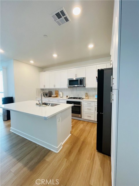 Detail Gallery Image 6 of 30 For 2004 2004 Dewdrop, Upland,  CA 91786 - 4 Beds | 2/1 Baths