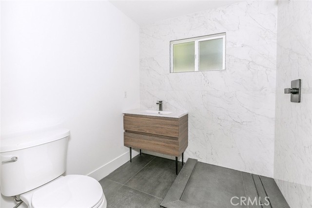 Detail Gallery Image 21 of 33 For 18856 Calvert St, Reseda,  CA 91335 - 3 Beds | 2/1 Baths