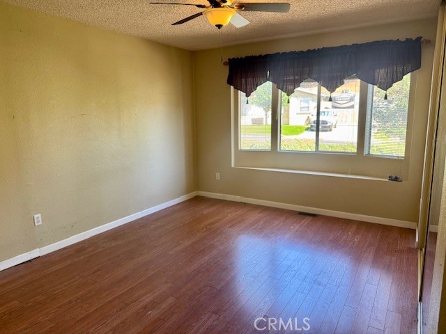 Detail Gallery Image 9 of 13 For 2570 Bridle Trail Ln, Paso Robles,  CA 93446 - 3 Beds | 2 Baths