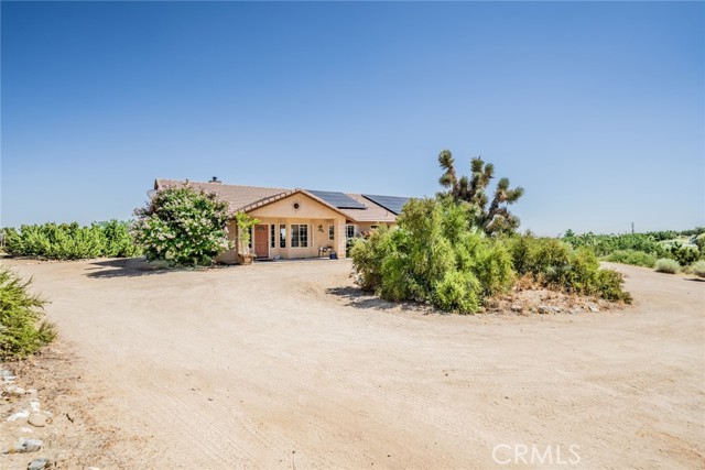 Detail Gallery Image 2 of 56 For 1990 Vista Rd, Pinon Hills,  CA 92371 - 3 Beds | 2 Baths