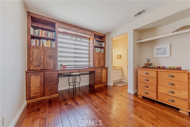 2101 S Sanders Ct, La Habra CA: https://media.crmls.org/medias/ee137ae7-55f1-4922-b509-c1a7934545d4.jpg