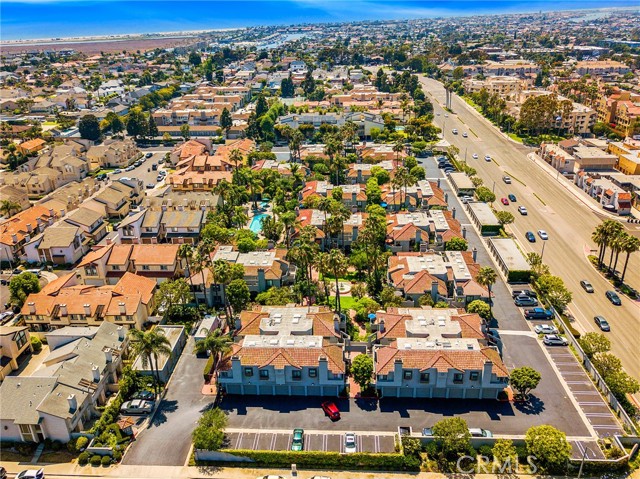 4752 Tiara Drive, Huntington Beach CA: https://media.crmls.org/medias/ee13b494-1c40-4782-9c30-9a34f2f932d9.jpg