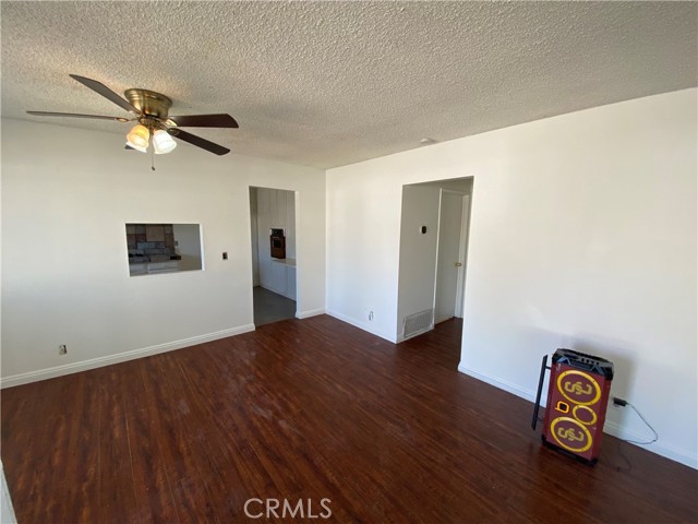 1185 Sapphire Place, Hemet CA: https://media.crmls.org/medias/ee16b5fb-c491-41cf-991f-2c70be78fedf.jpg