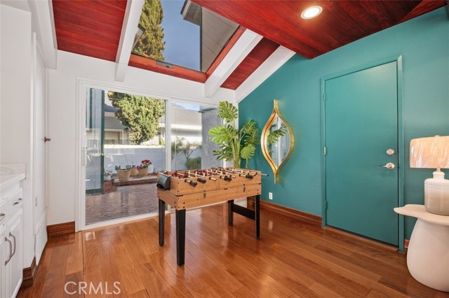 9 Aberdeen st, Irvine CA: https://media.crmls.org/medias/ee17291c-d5bb-4227-a97c-932101c52647.jpg