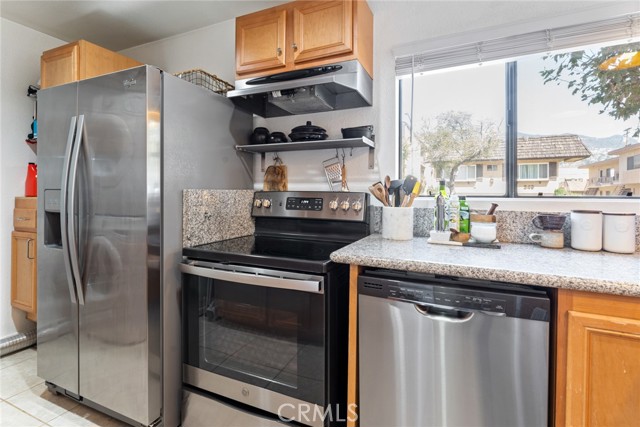 350 Burchett Street, 101 photo 4