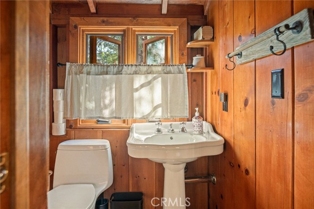 28772 Cedar, Lake Arrowhead, CA 92352