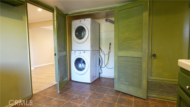 635 East Elmwood Avenue, 204 photo 10