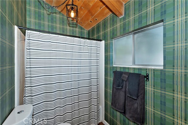 Detail Gallery Image 24 of 47 For 720 Buckingham, Lake Arrowhead,  CA 92352 - 3 Beds | 2/1 Baths