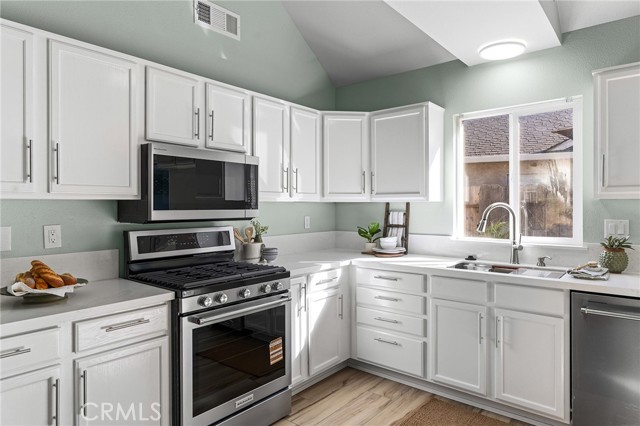 Detail Gallery Image 8 of 43 For 1572 Arch Way, Chico,  CA 95973 - 4 Beds | 2 Baths
