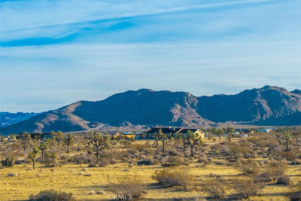 https://media.crmls.org/medias/ee1bdc78-d68b-4077-8a54-3b86fd30bd58.jpg?preset=X-Large