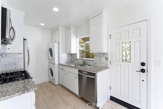 Detail Gallery Image 8 of 66 For 400 17th St, Manhattan Beach,  CA 90266 - 4 Beds | 2 Baths