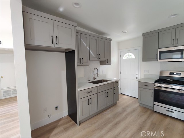 Detail Gallery Image 2 of 7 For 13154 Cedar St, Westminster,  CA 92683 - 2 Beds | 2 Baths