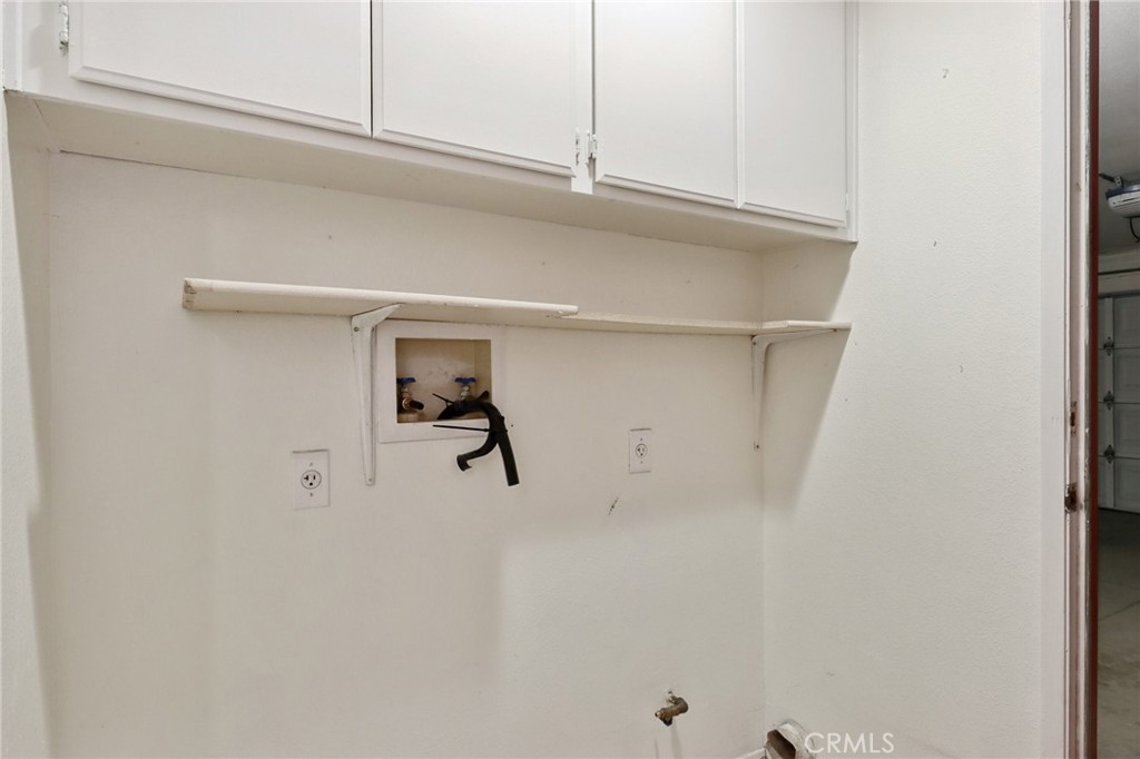 https://media.crmls.org/medias/ee1d3d87-23e3-4952-b5e8-d4663c3049bc.jpg?preset=X-Large