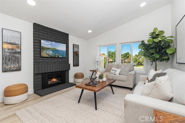 Detail Gallery Image 3 of 31 For 22322 Silent Brook, Lake Forest,  CA 92630 - 3 Beds | 2 Baths