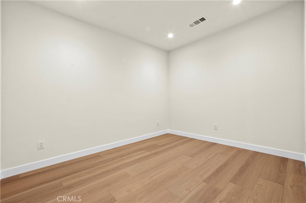 MLS #OC25253906 image #5