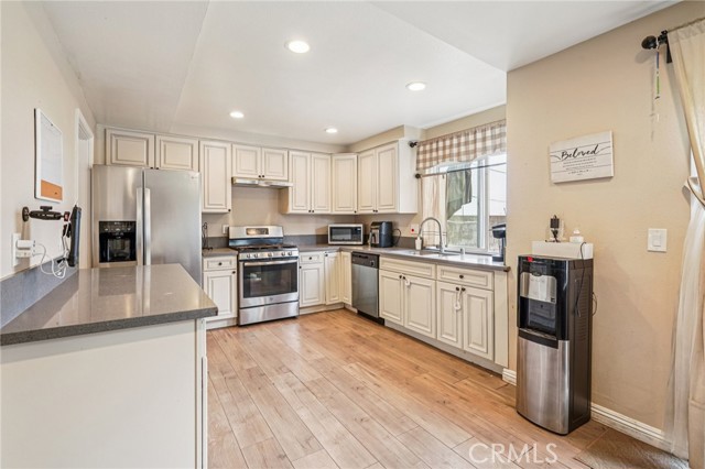 Detail Gallery Image 5 of 23 For 1069 N Darfield Ave, Covina,  CA 91724 - 4 Beds | 2/1 Baths