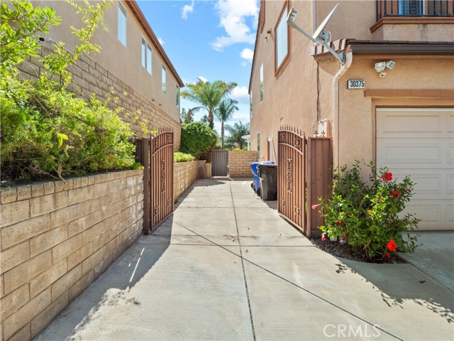 30375 June Rose Court, Castaic CA: https://media.crmls.org/medias/ee1f509e-e0f0-4430-bab3-473243711f01.jpg